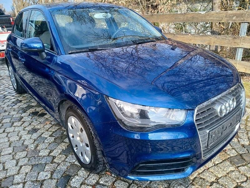 Gebraucht Audi A1 Sportback Attraction 86 PS (63 kW) 2012 Blau Kleinwagen