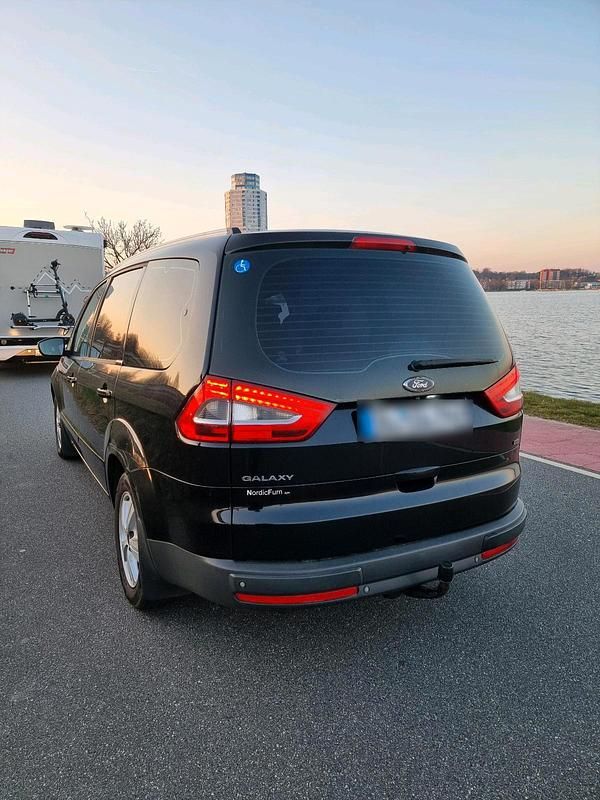 Second-hand Ford Galaxy 140 CP (102 kW) 2010 Negru Monovolum