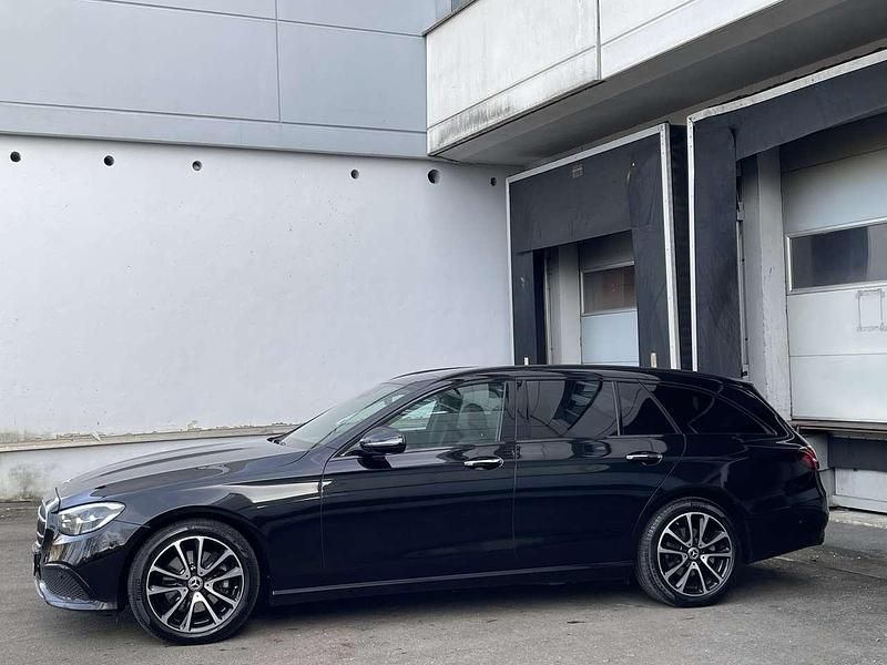 Gebraucht Mercedes E220 Avantgarde 200 PS (147 kW) 2022 Obsidianschwarz Kombi