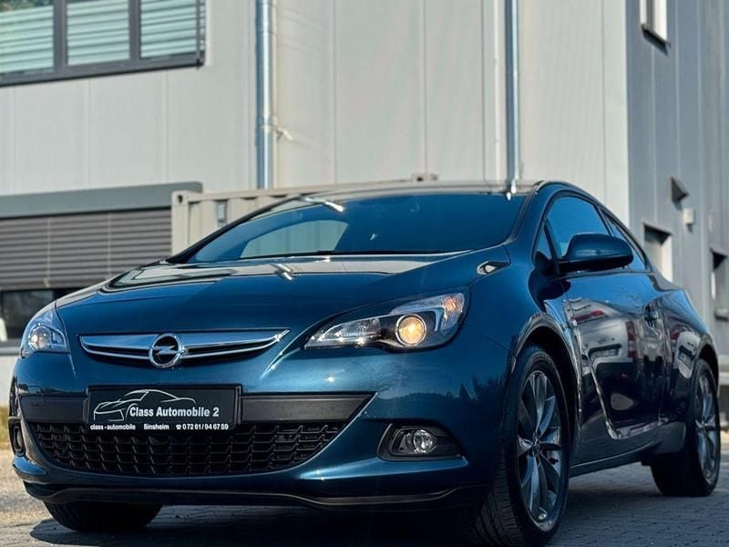 Używany Opel Astra GTC Active 140 KM (102 kW) 2013 Niebieski Sedan/Limuzyna