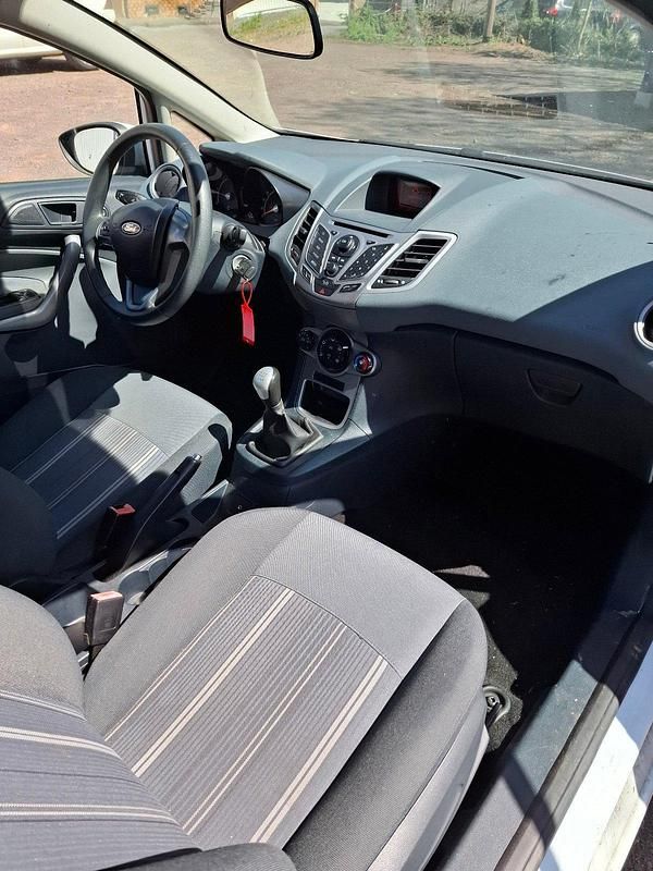 Gebraucht Ford Fiesta 90 PS (66 kW) 2009 Weiß Limousine