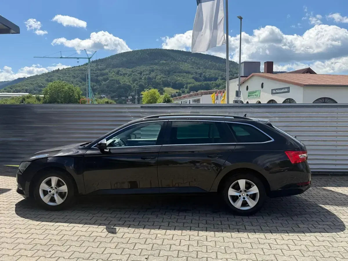 Gebraucht Skoda Superb Ambition 190 PS (139 kW) 2017 Schwarz Kombi