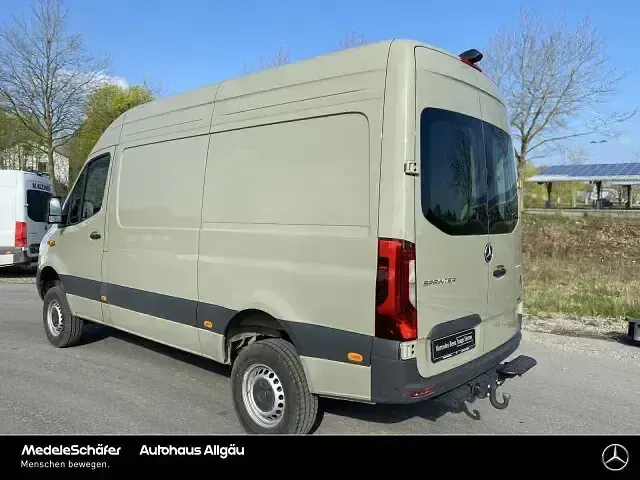 Używany Mercedes Sprinter 190 KM (139 kW) 2025 Szary Van