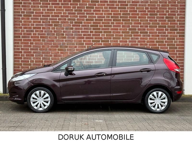 Gebraucht Ford Fiesta 60 PS (44 kW) 2011 Violet Kleinwagen