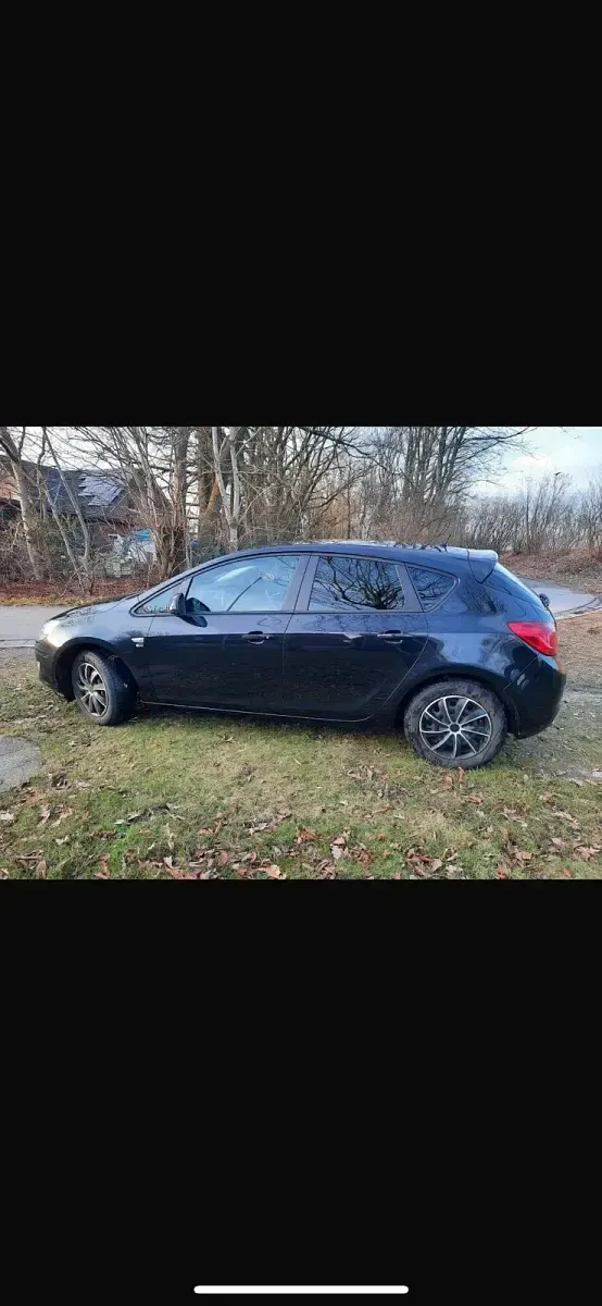 Gebraucht Opel Astra 140 PS (102 kW) 2012 Schwarz Kleinwagen