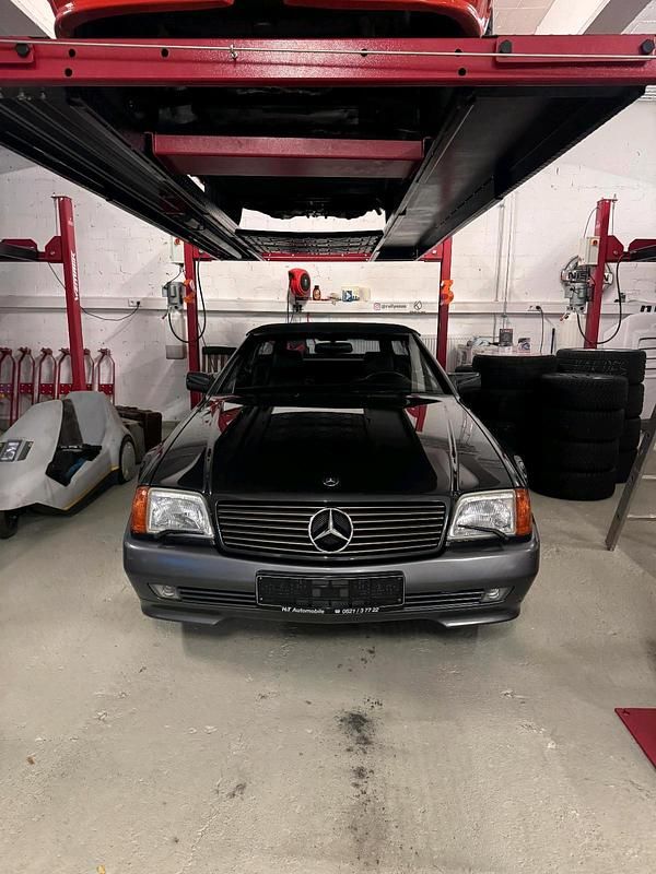 Grau Gebraucht 1993 Mercedes SL300 Cabrio | 24.999 € - Bild 1/4