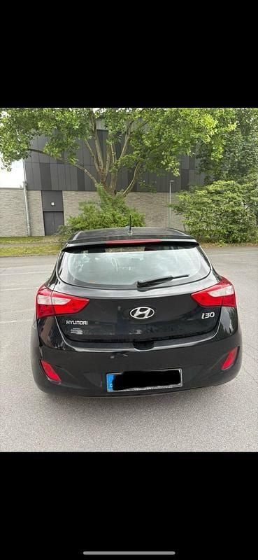 Gebraucht Hyundai i30 99 PS (72 kW) 2013 Schwarz Limousine