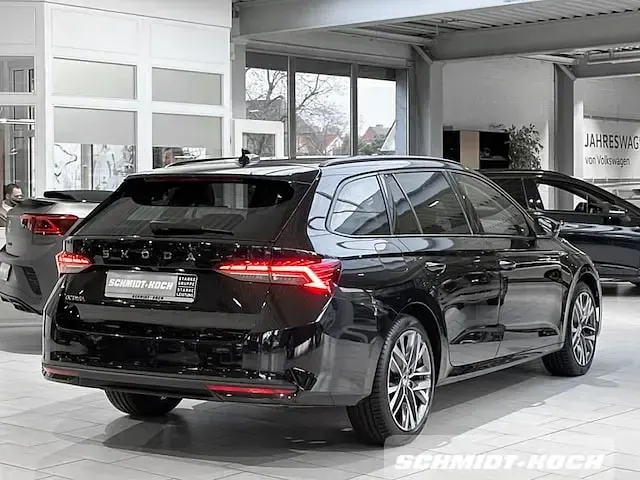 Gebraucht Skoda Octavia Selection 150 PS (110 kW) 2024 Blackmagic perleffekt Kombi
