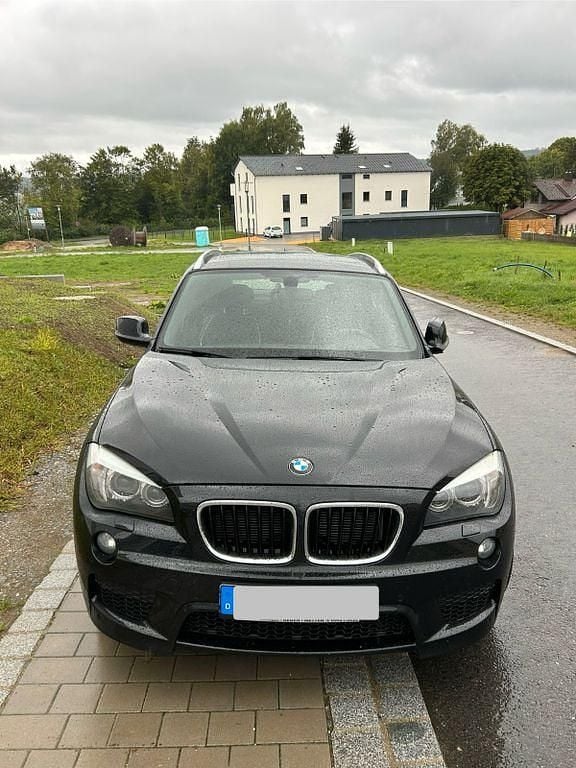 Schwarz Gebraucht 2011 BMW X1 SUV | 10.500 € (Fairer Preis) - Bild 1/4