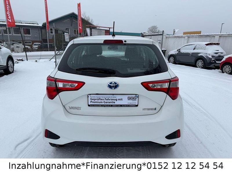 Gebraucht Toyota Yaris Hybrid Team 75 PS (55 kW) 2018 Weiß Limousine