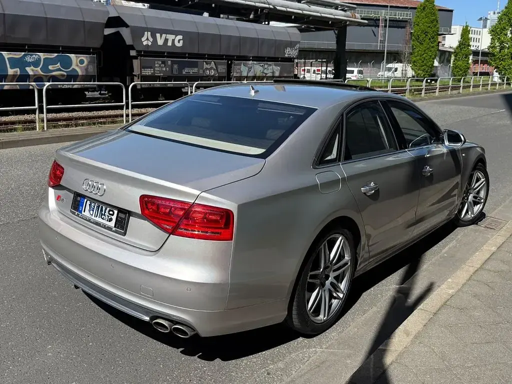 Gebraucht Audi S8 Exclusive 520 PS (382 kW) 2013 Silber Limousine