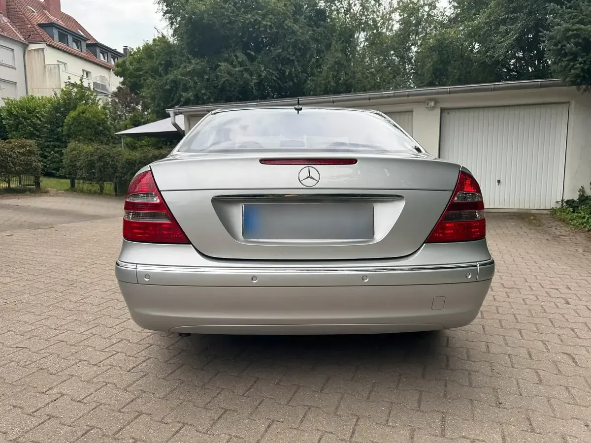 Gebraucht Mercedes E500 Elegance 306 PS (225 kW) 2004 Silber Limousine