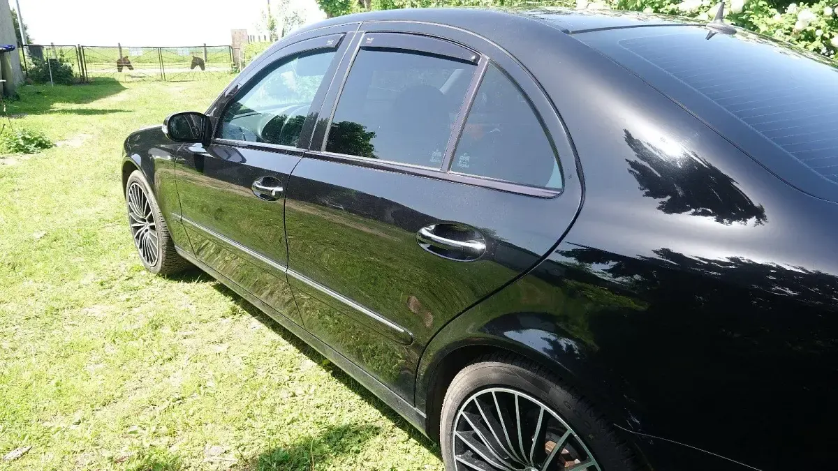 Gebraucht Mercedes E240 177 PS (130 kW) 2005 Schwarz Limousine