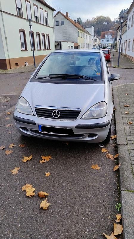 Silber Gebraucht 2004 Mercedes A140 Classic Kleinwagen | 3.500 € (Teuer) - Bild 1/4