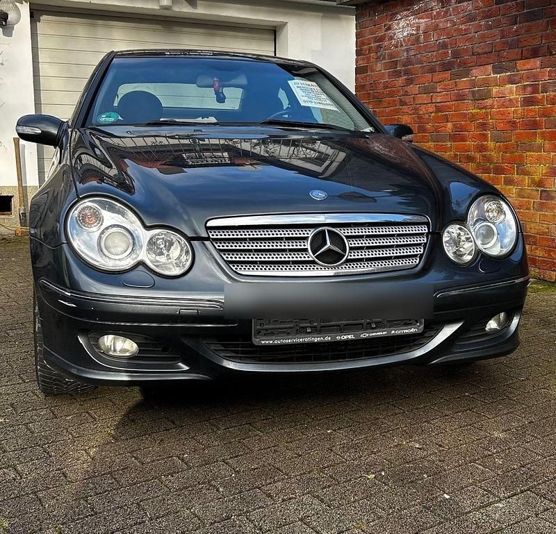 Grau Gebraucht 2004 Mercedes C180 Coupé | 2.000 € (Fairer Preis) - Bild 1/4