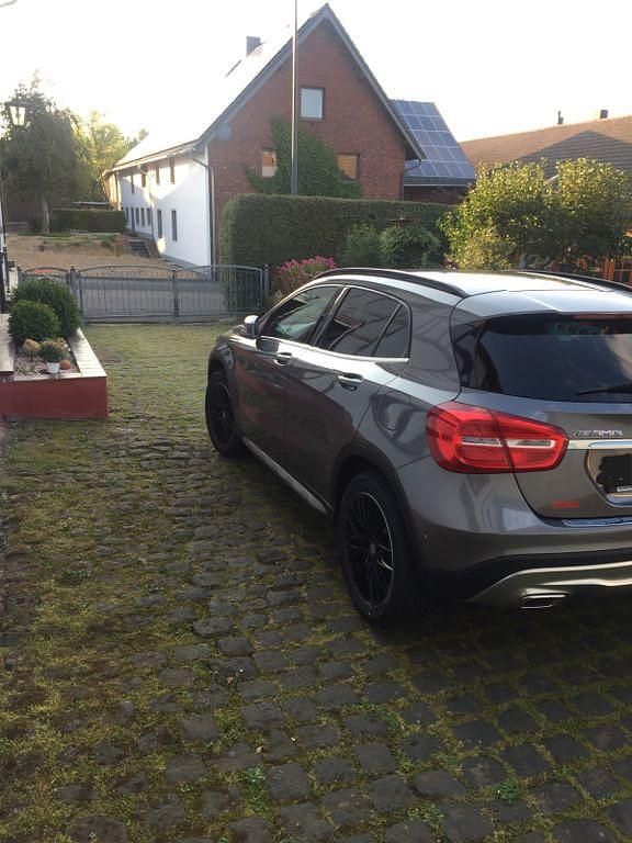 Gebraucht Mercedes GLA200 Style 136 PS (100 kW) 2014 Grau SUV