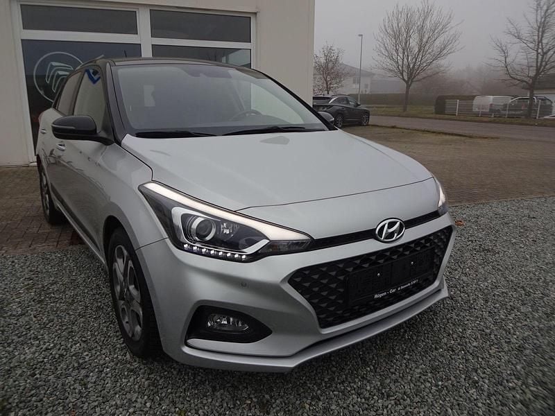 Gebraucht Hyundai i20 Style 84 PS (61 kW) 2019 Silber Limousine
