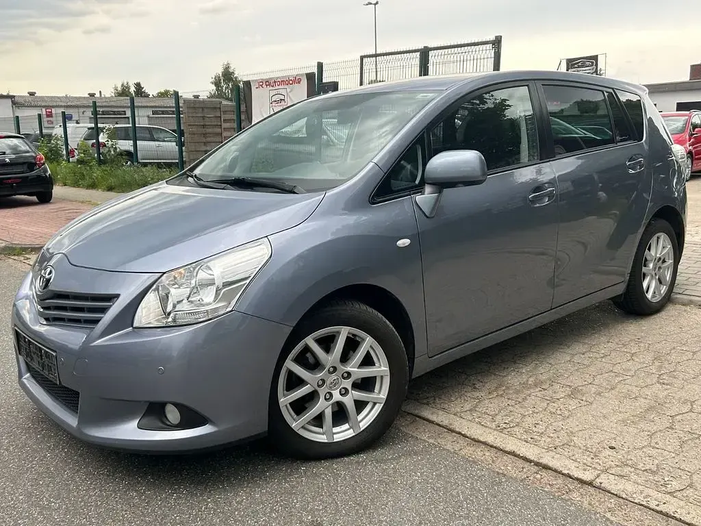 Gebraucht Toyota Verso Travel 147 PS (108 kW) 2012 Blau Van / Kleinbus