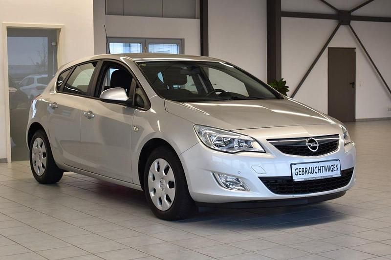 Silber Gebraucht 2012 Opel Astra Edition Limousine | 4.799 € (Fairer Preis) - Bild 1/4