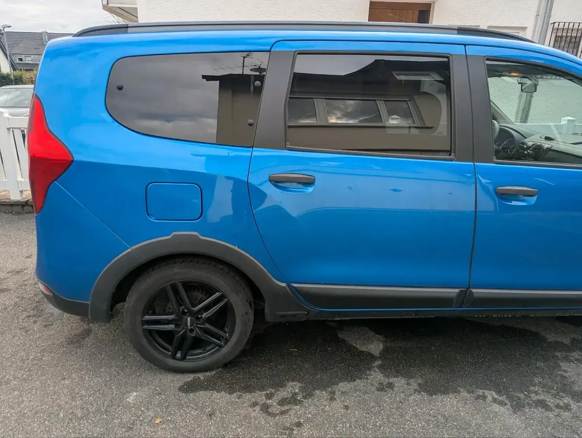 Gebraucht Dacia Lodgy Celebration 102 PS (75 kW) 2017 Blau Van / Kleinbus
