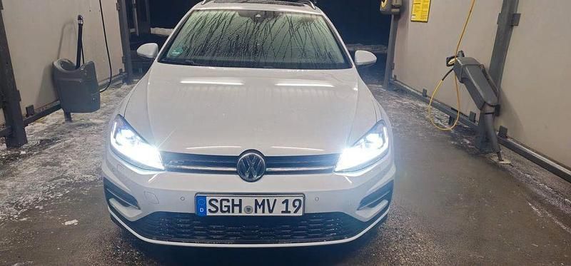 Weiß Gebraucht 2017 VW Golf VII R-line Kombi | 15.500 € (Fairer Preis) - Bild 1/4