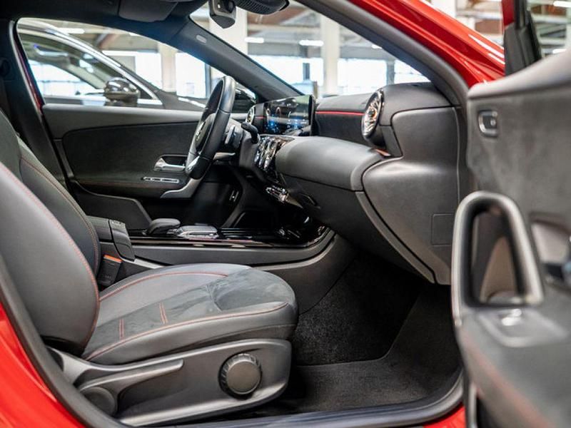 Gebraucht Mercedes E250 AMG 160 PS (117 kW) 2022 Rot / manufaktur patagonienrot (metallic) Coupé