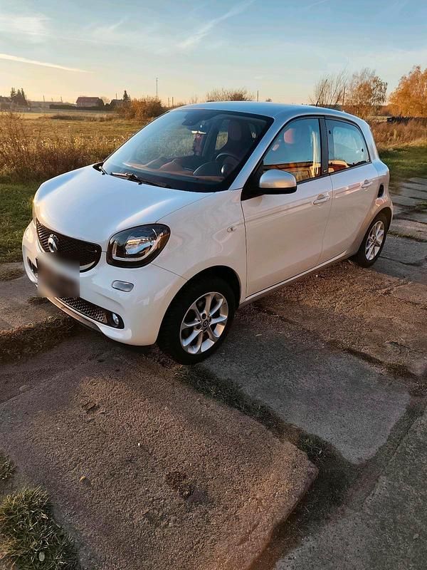 Weiß Gebraucht 2014 Smart ForFour Kleinwagen | 4.990 € (Guter Preis) - Bild 1/4