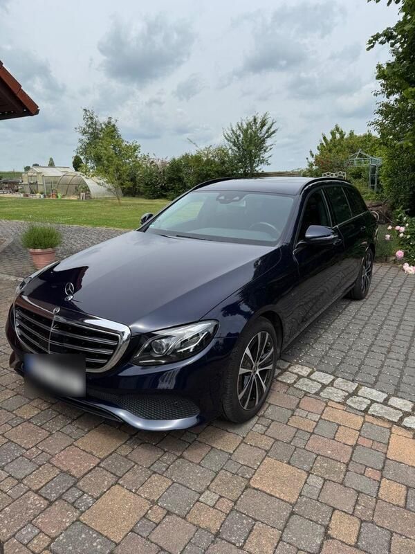 Blau Gebraucht 2019 Mercedes E300 Kombi | 22.900 € (Fairer Preis) - Bild 1/4