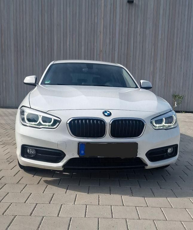 Weiß Gebraucht 2016 BMW 120 Sport Line Kleinwagen | 14.900 € (Guter Preis) - Bild 1/4