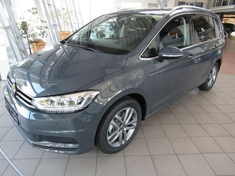 Gebraucht VW Touran Comfortline 150 PS (110 kW) 2024 Grau Van / Kleinbus