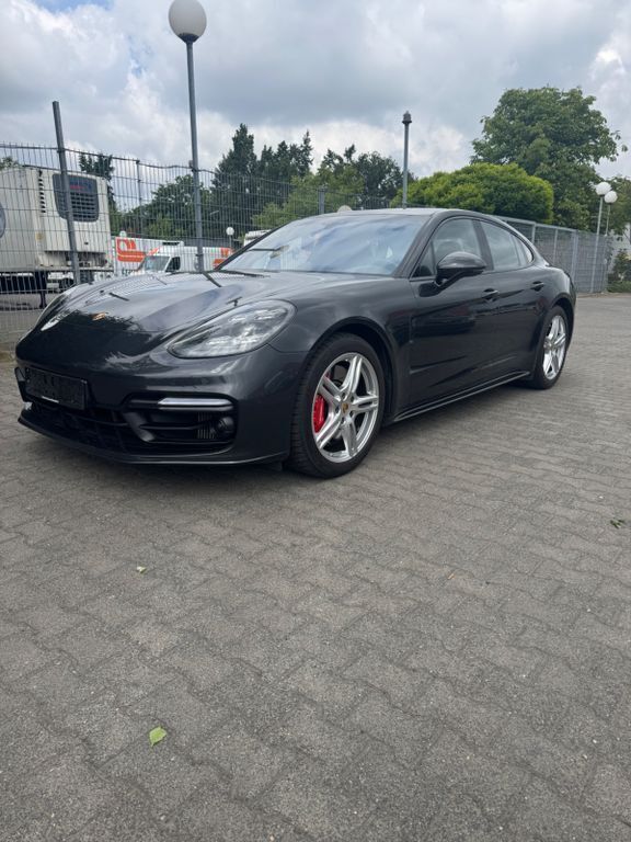 Grau Gebraucht 2017 Porsche Panamera Turbo Chrono Limousine | 74.400 € (Etwas zu teuer) - Bild 1/4