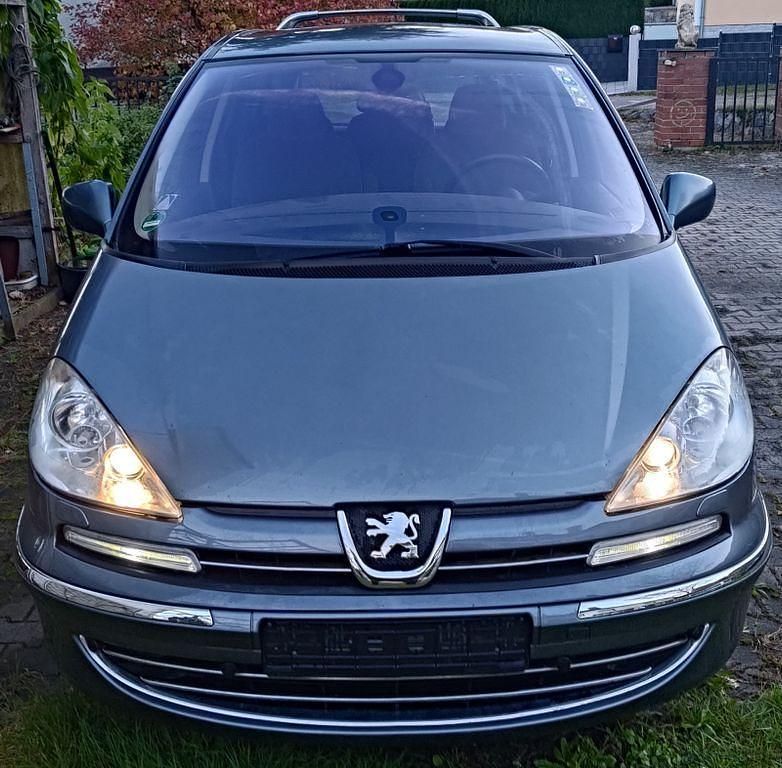 Grau Gebraucht 2011 Peugeot 807 Van / Kleinbus | 6.000 € - Bild 1/4