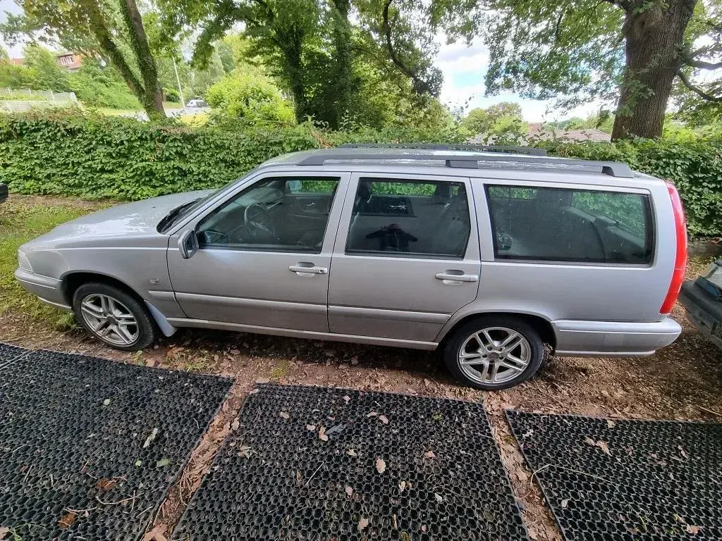 Gebraucht Volvo V70 140 PS (102 kW) 1999 Silber Kombi