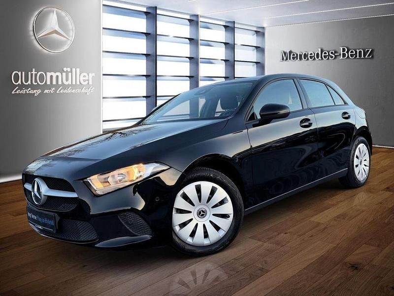 Schwarz Gebraucht 2022 Mercedes A250 Limousine | 23.550 € (Superpreis) - Bild 1/3
