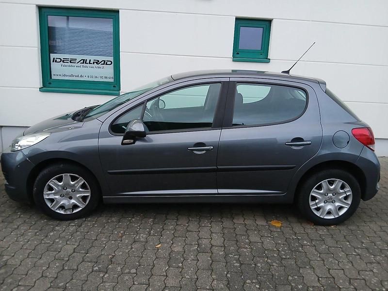 Gebraucht Peugeot 207 74 PS (54 kW) 2010 Grau Kleinwagen