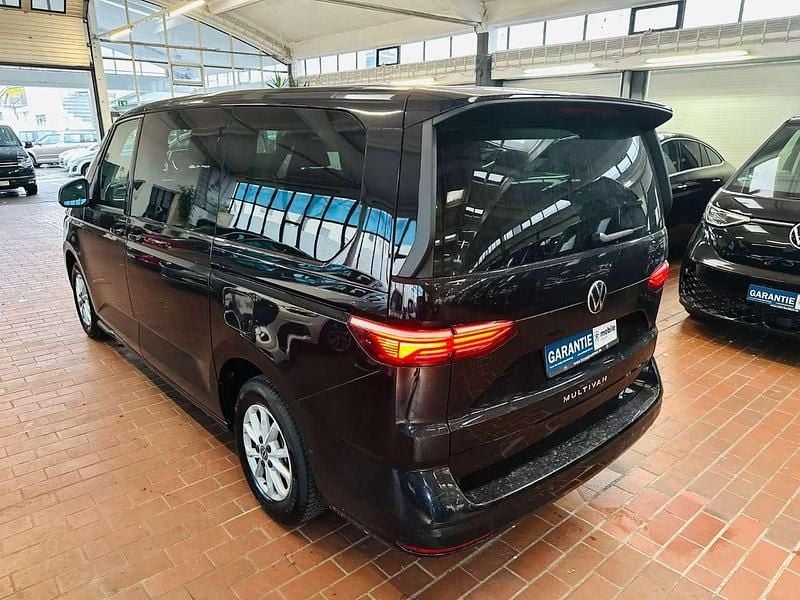 Gebraucht VW Multivan Life 150 PS (110 kW) 2024 Schwarz Van