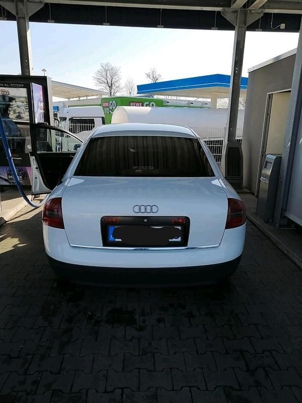 Weiß Gebraucht 1997 Audi A6 Limousine | 750 € (Superpreis) - Bild 1/4