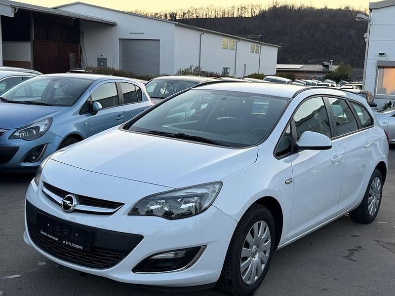 Gebraucht Opel Astra Selection 116 PS (85 kW) 2016 Weiß Kombi