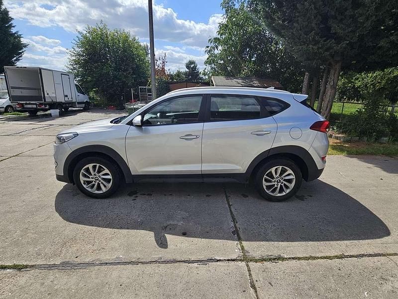 Silber Gebraucht 2016 Hyundai Tucson Trend SUV | 14.800 € (Guter Preis) - Bild 1/4