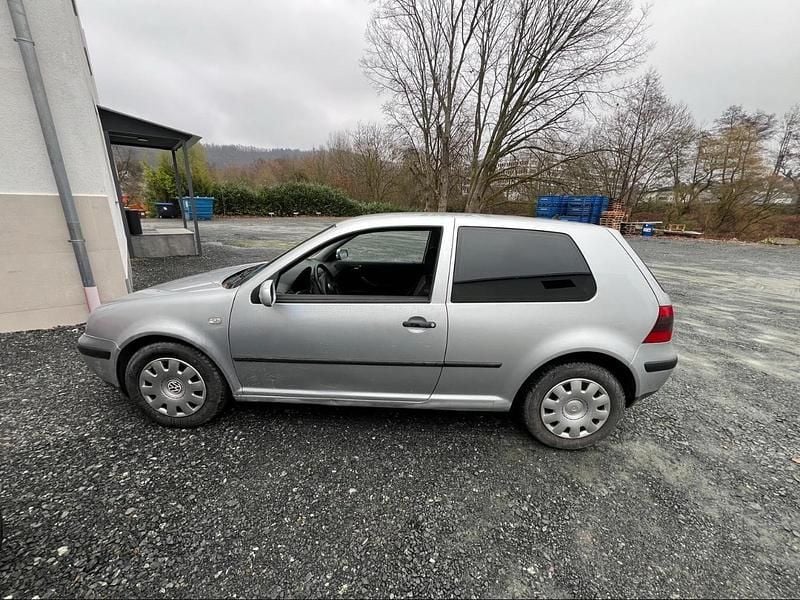 Gebraucht 2001 VW Golf IV Kleinwagen | 1.899 € (Fairer Preis) - Bild 1/4