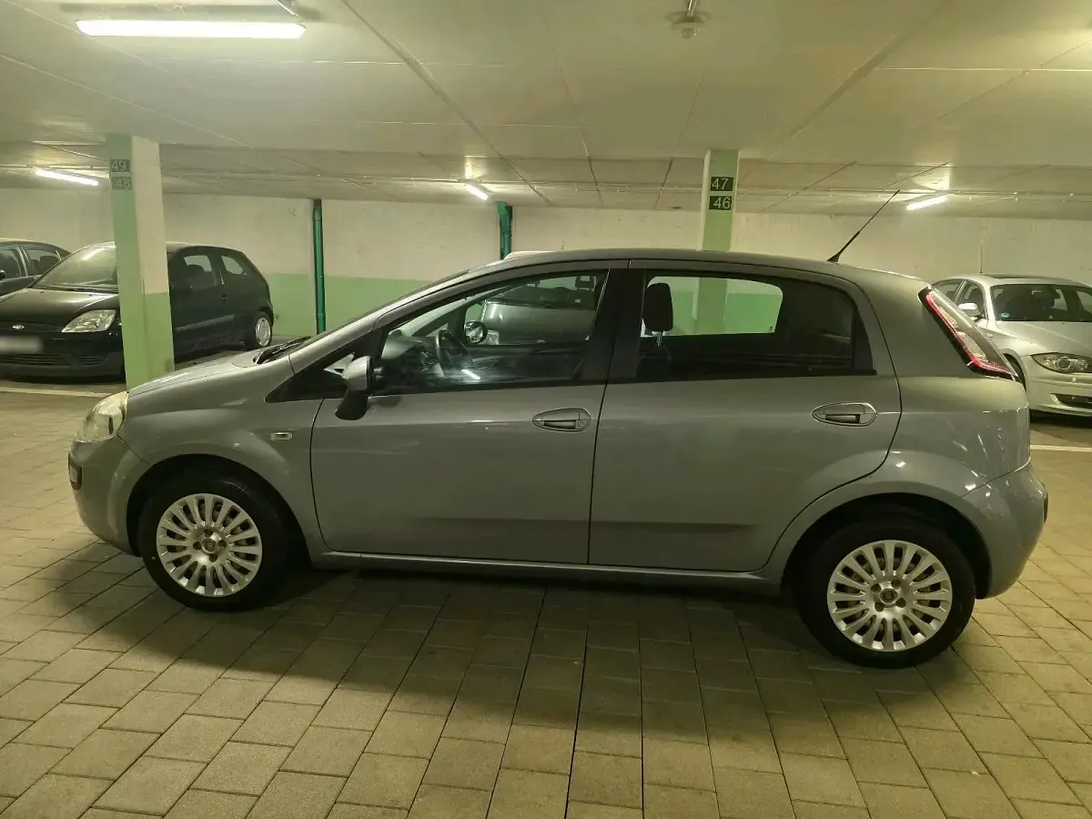 Gebraucht Fiat Punto Evo 77 PS (56 kW) 2012 Grau Kleinwagen