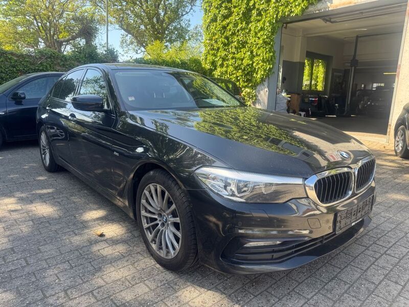 Gebraucht BMW 520 Sport Line 184 PS (135 kW) 2018 Schwarz Limousine