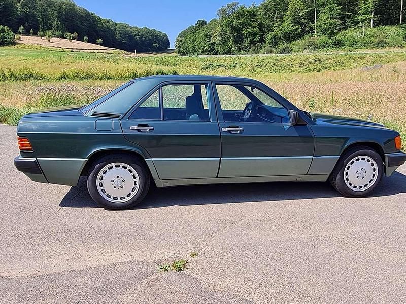 Gebraucht Mercedes 190 122 PS (89 kW) 1989 Grün Limousine
