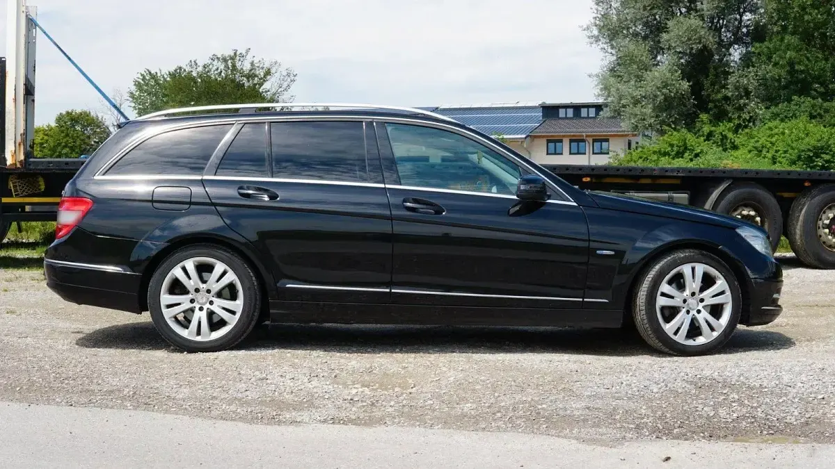 Gebraucht Mercedes C250 204 PS (150 kW) 2011 Schwarz Limousine