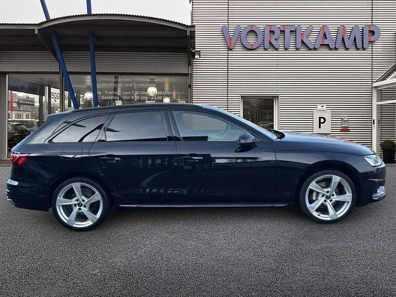 Gebraucht Audi A4 Advanced 204 PS (150 kW) 2023 Mythosschwarz (metallic) Kombi