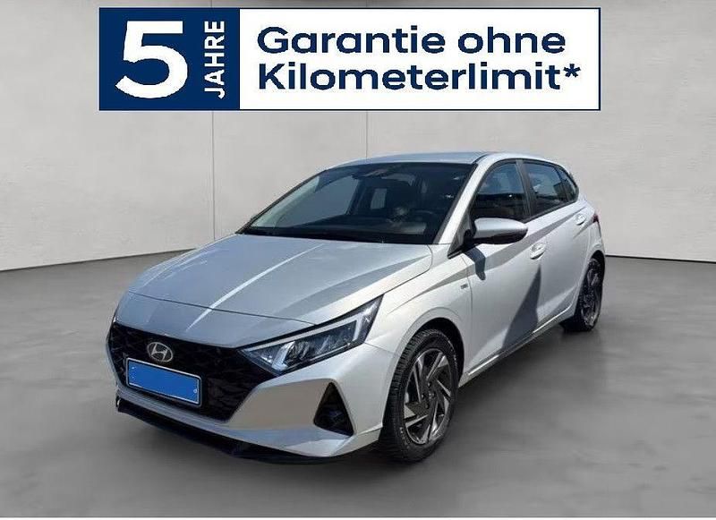 Silber Gebraucht 2023 Hyundai i20 Trend Limousine | 16.300 € (Fairer Preis) - Bild 1/4