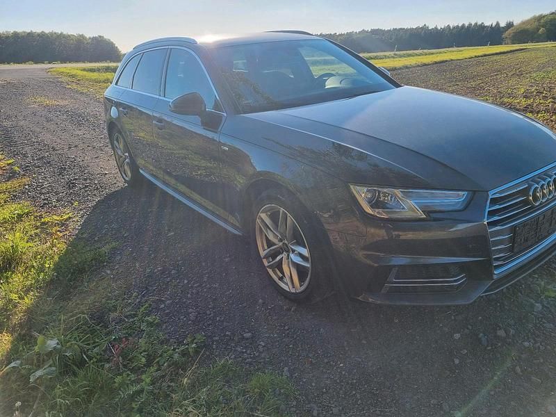 Grau Gebraucht 2016 Audi A4 Limousine | 12.000 € (Superpreis) - Bild 1/4