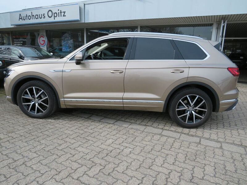 Sand gold metallic (metallic) Gebraucht 2018 VW Touareg Atmosphere SUV | 39.790 € (Superpreis) - Bild 1/4