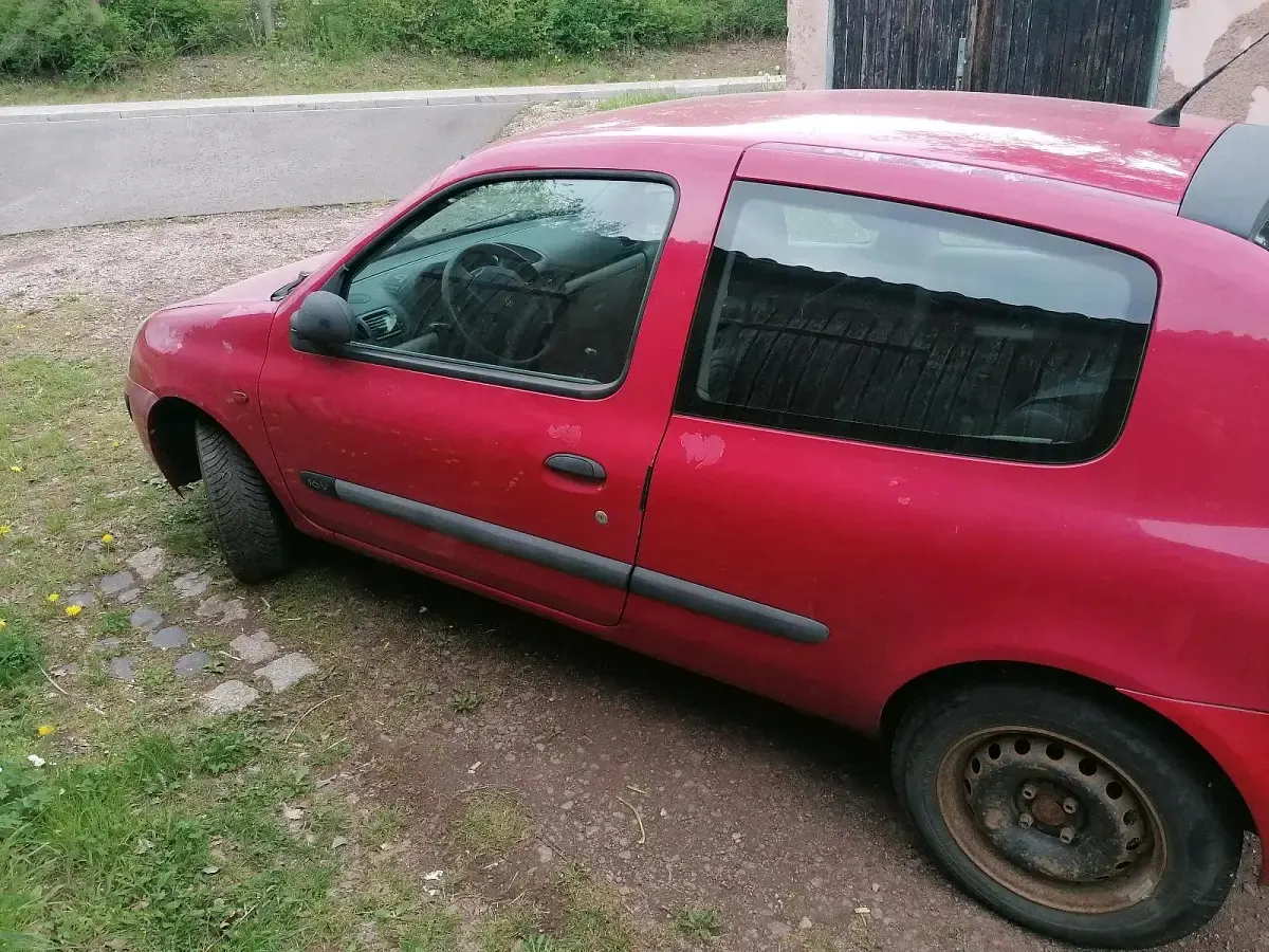 Używany Renault Clio II 2001 Czerwony Hatchback