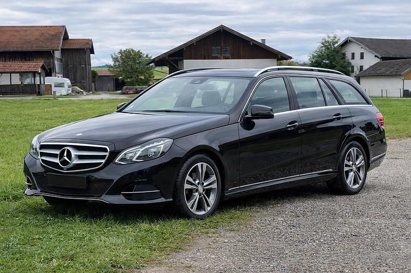 Gebraucht Mercedes E220 170 PS (125 kW) 2016 Schwarz Kombi